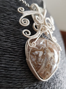 Love Expression Necklace (Creme)