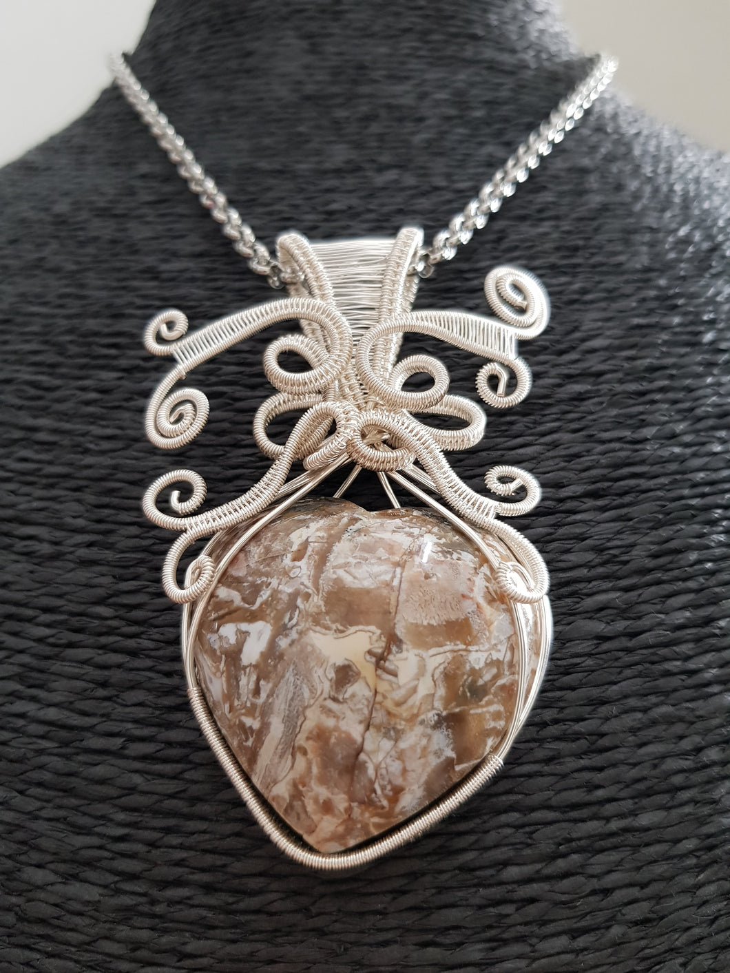 Love Expression Necklace (Creme)