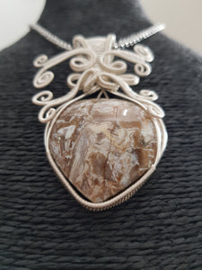 Love Expression Necklace (Creme)