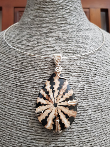 Painted Shell Pendant1